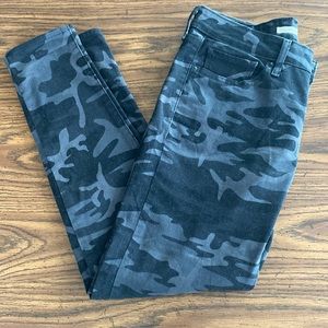 27:02  Levi’s 711 Camo Print Skinny Ankle Pants